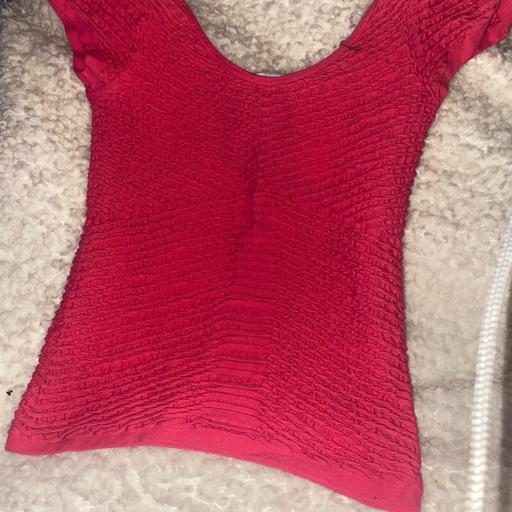 SUPER stretchy material One of my favorite going out shirts I hats to part with